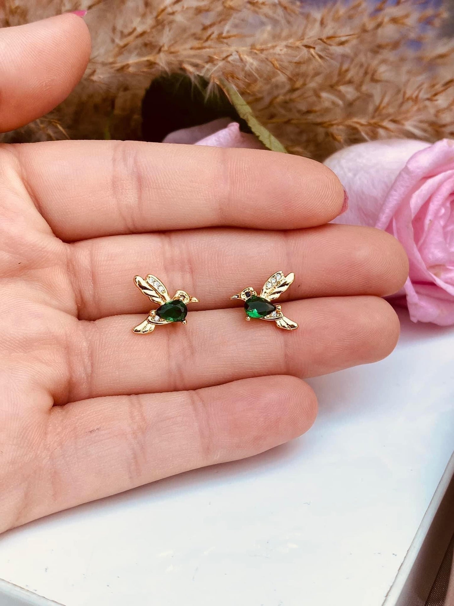 Aretes de Colibrí con Cristales Verdes - Chapados en Oro 14k