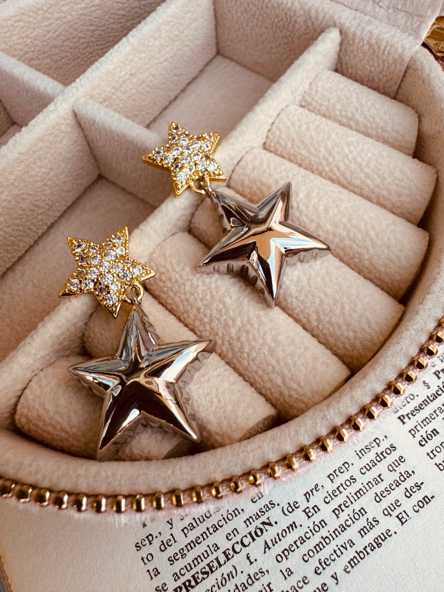 Aretes de Estrella Doble con Zirconias