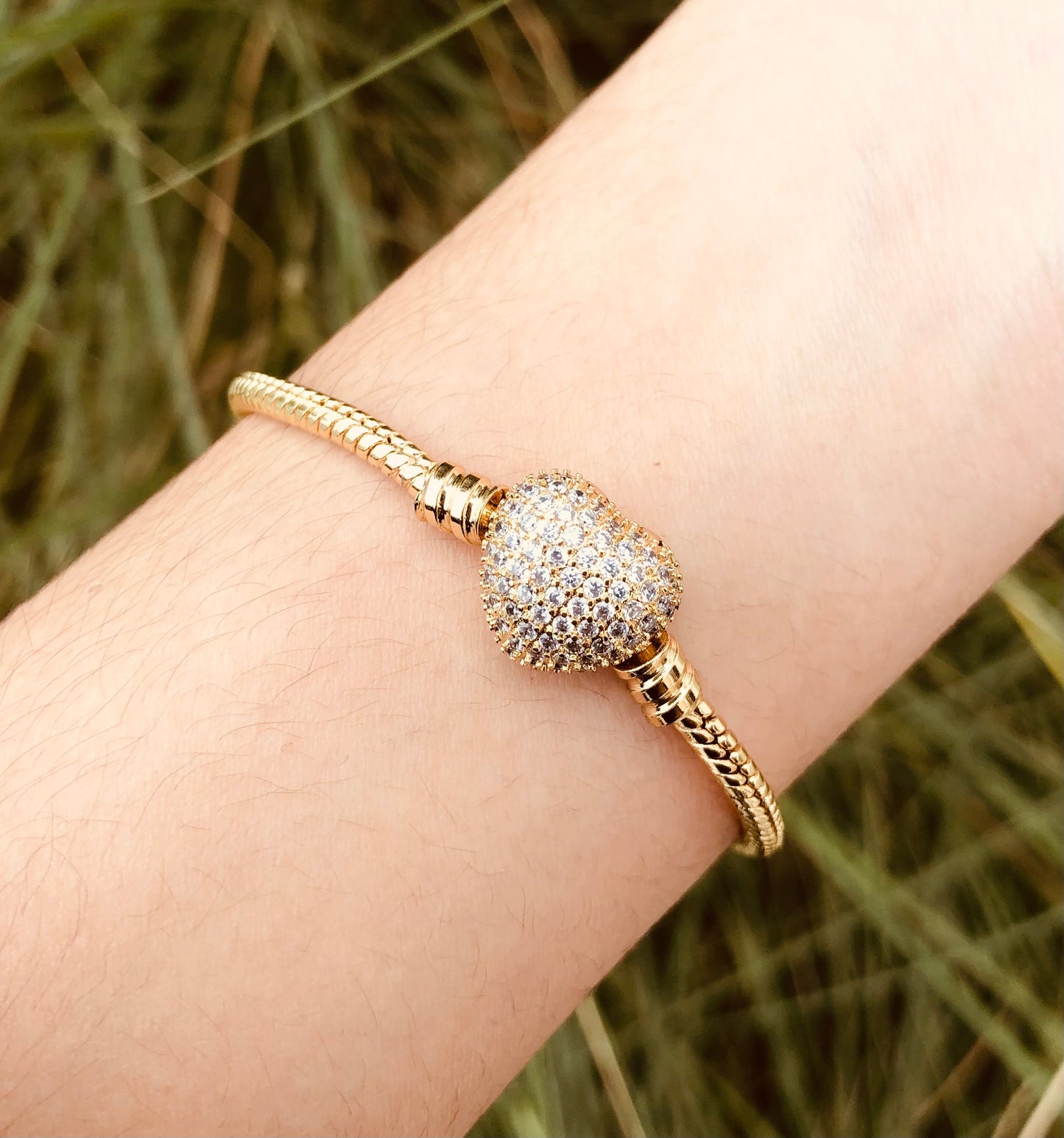 Pulseras con dije de corazón pavé en chapa de oro y plata