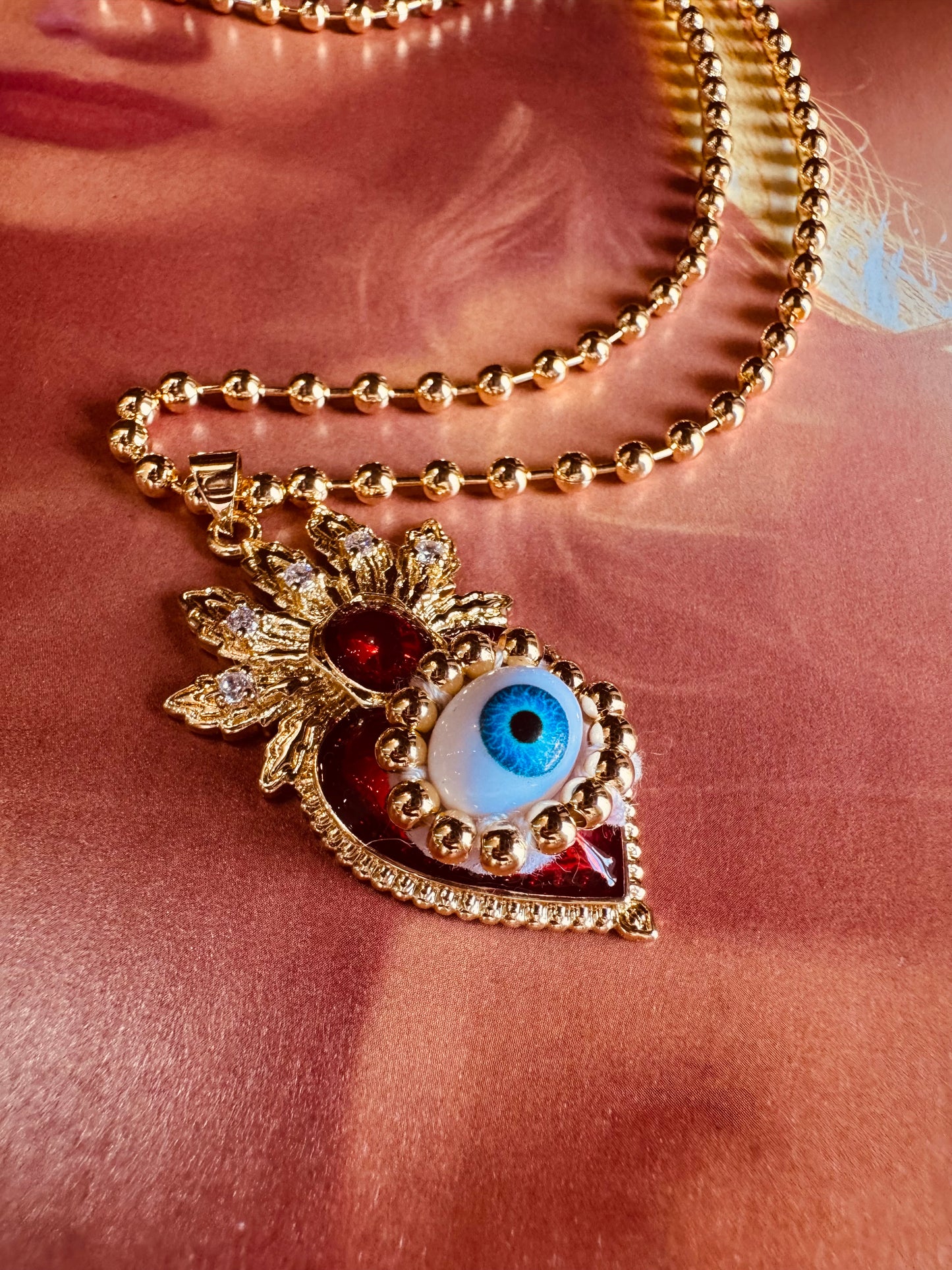 Collar Amuleto Sagrado: Protección y Estilo ✨
