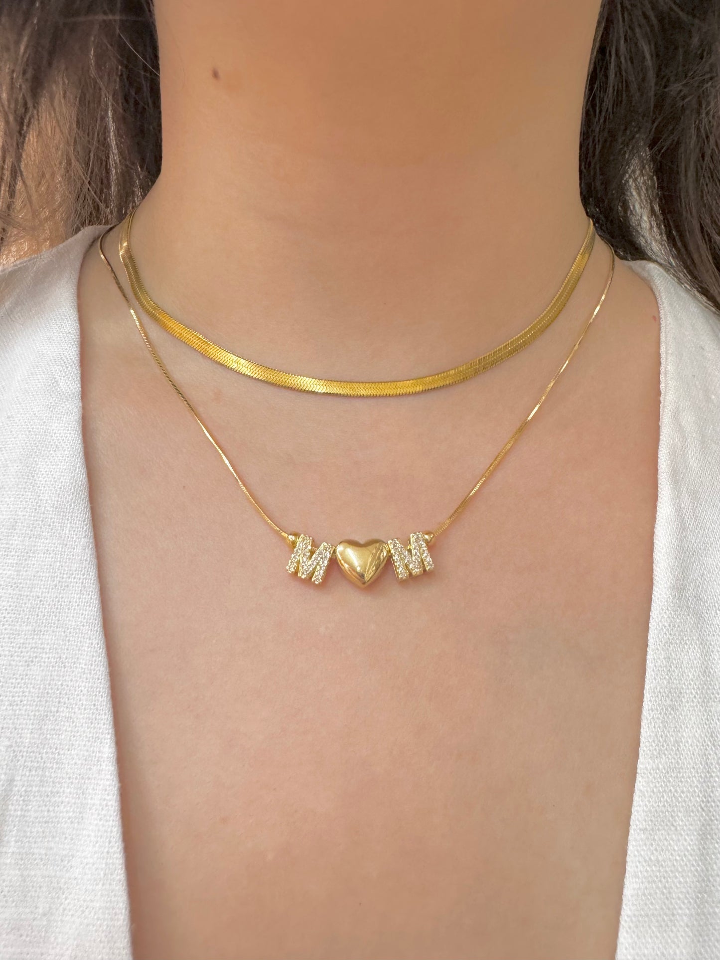 Collar MOM con corazón Zirconias
