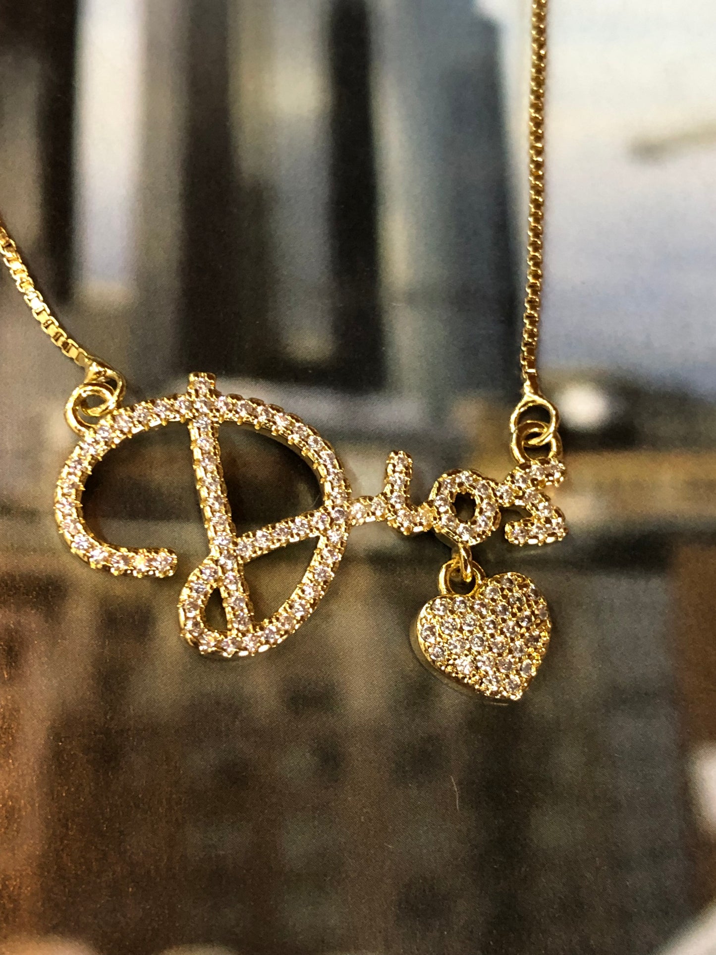 Collar ‘Dios’ con Dije de Corazón