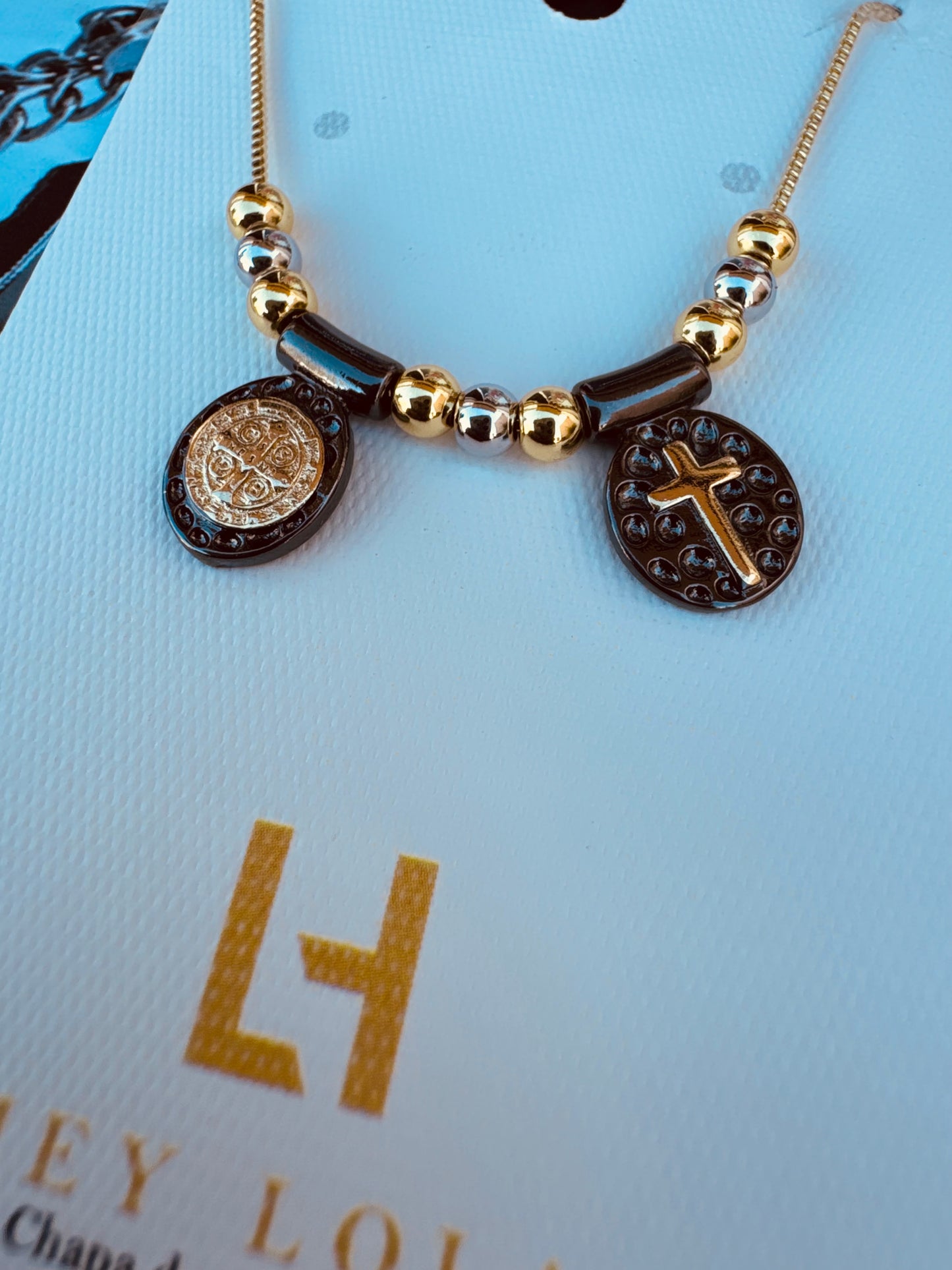 Collar Virgencita y San Benito