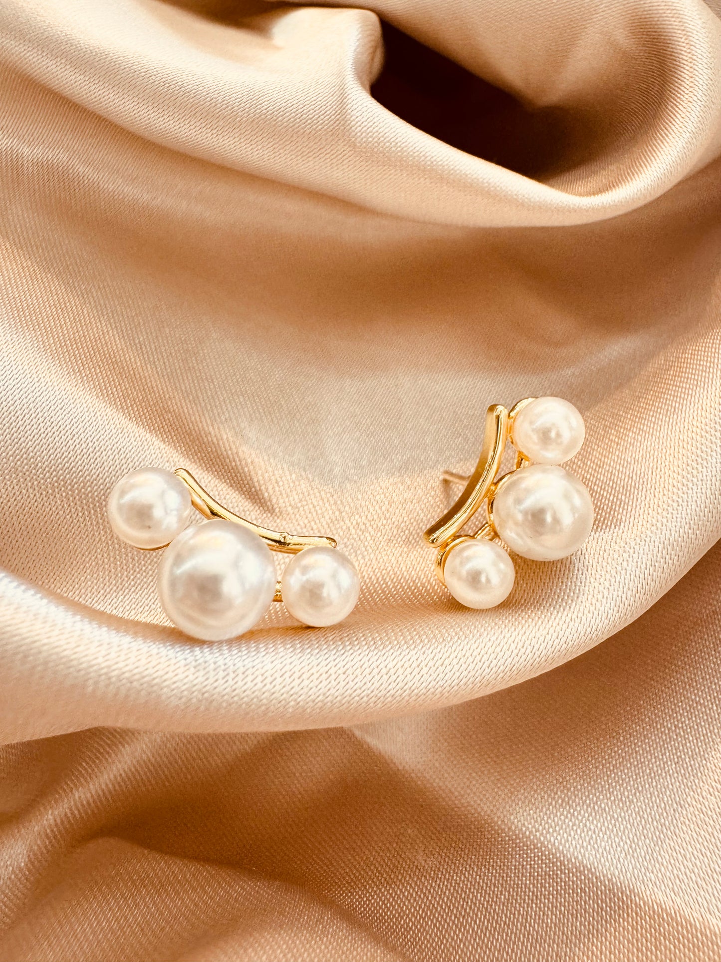 Aretes Dorados con Perlas