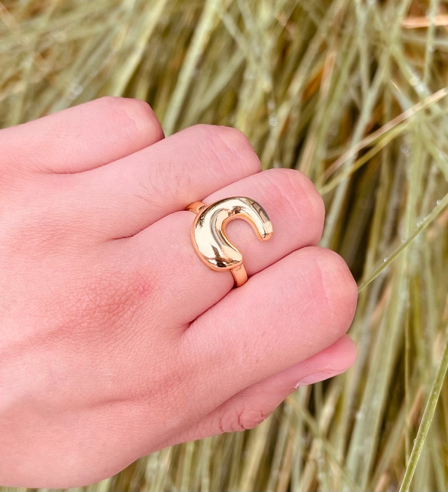 Anillos con Iniciales de Globo Chapados en Oro 18K