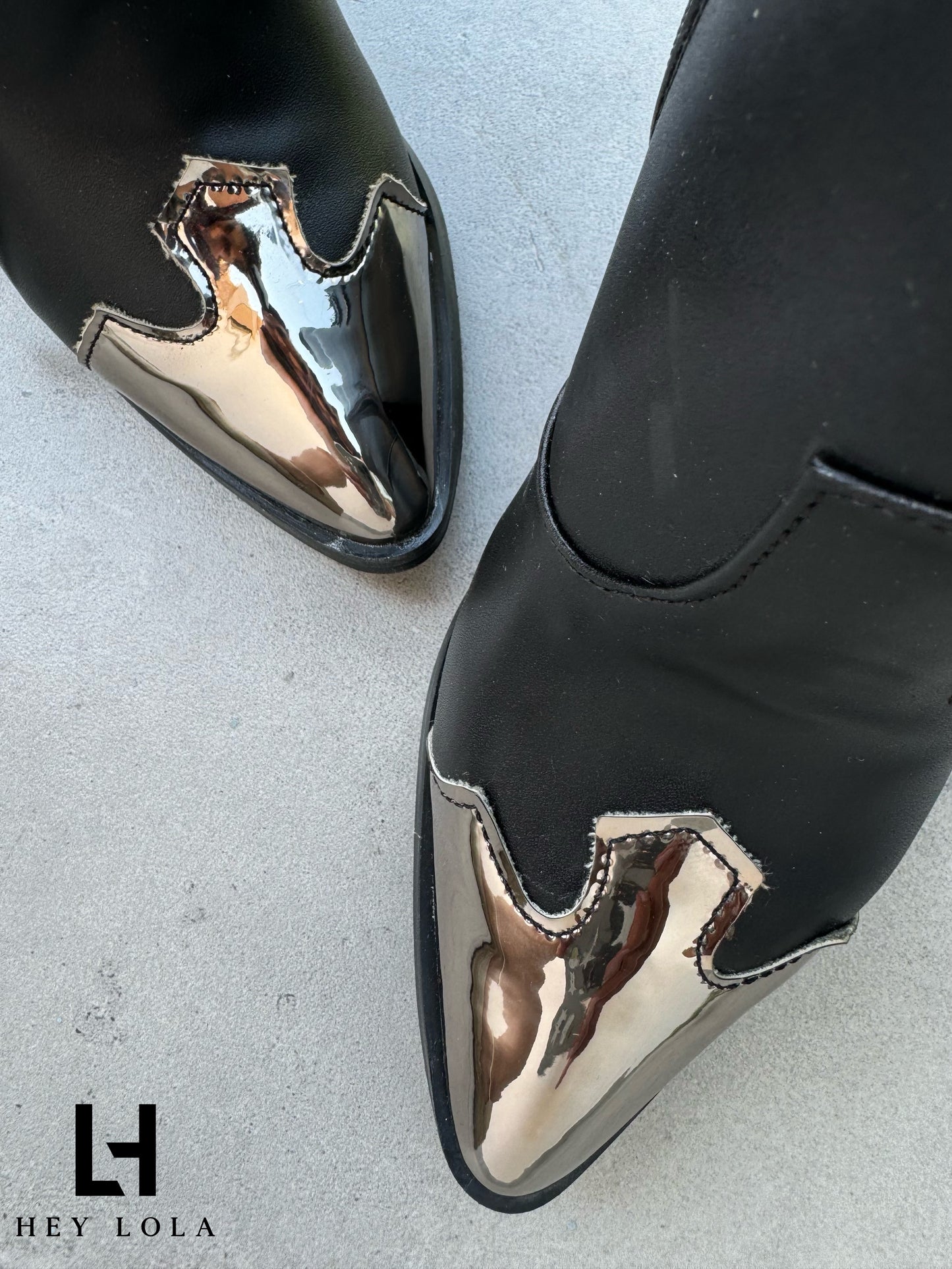 Bota Vaquera Negra con Flecos