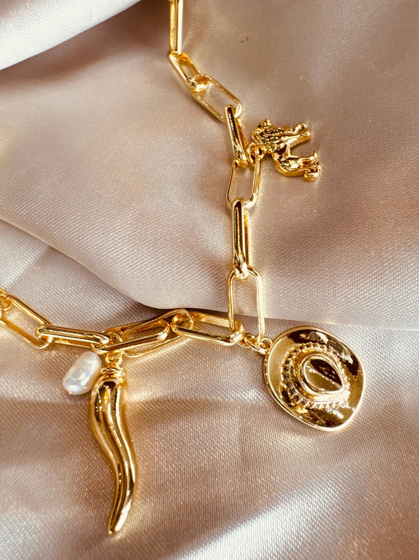 Collar Charm Vaquero Chapado en Oro 18K