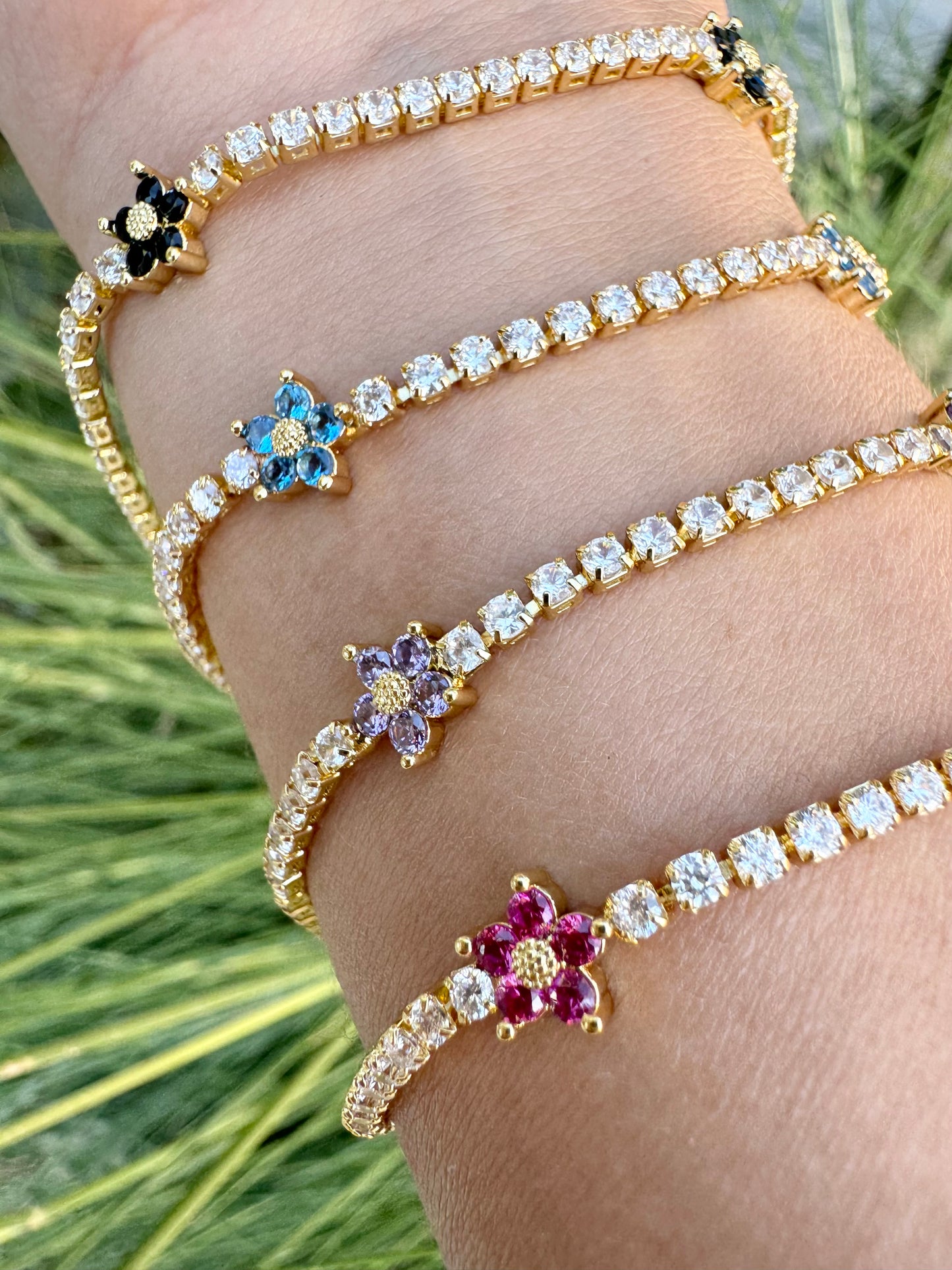 Pulseras Tipo Tennis con Detalle de Flor y Zirconias de Colores