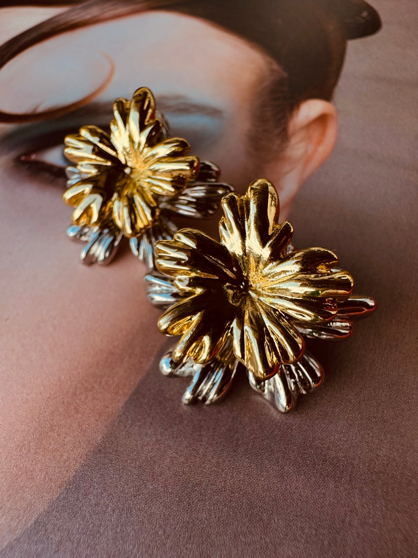 Aretes Flor Dorados y Plateados
