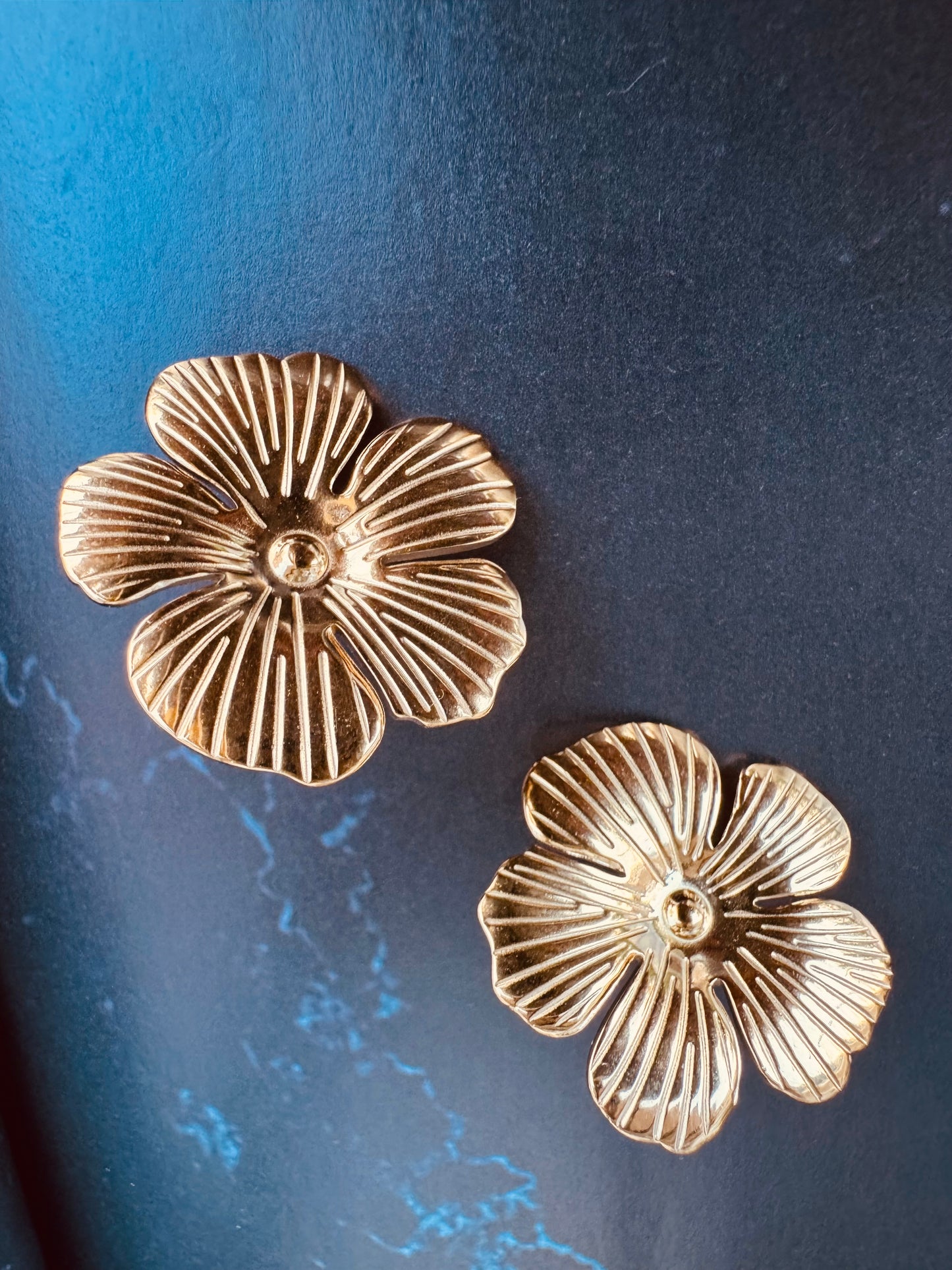 Aretes Florales Grandes Dorados y Plateados