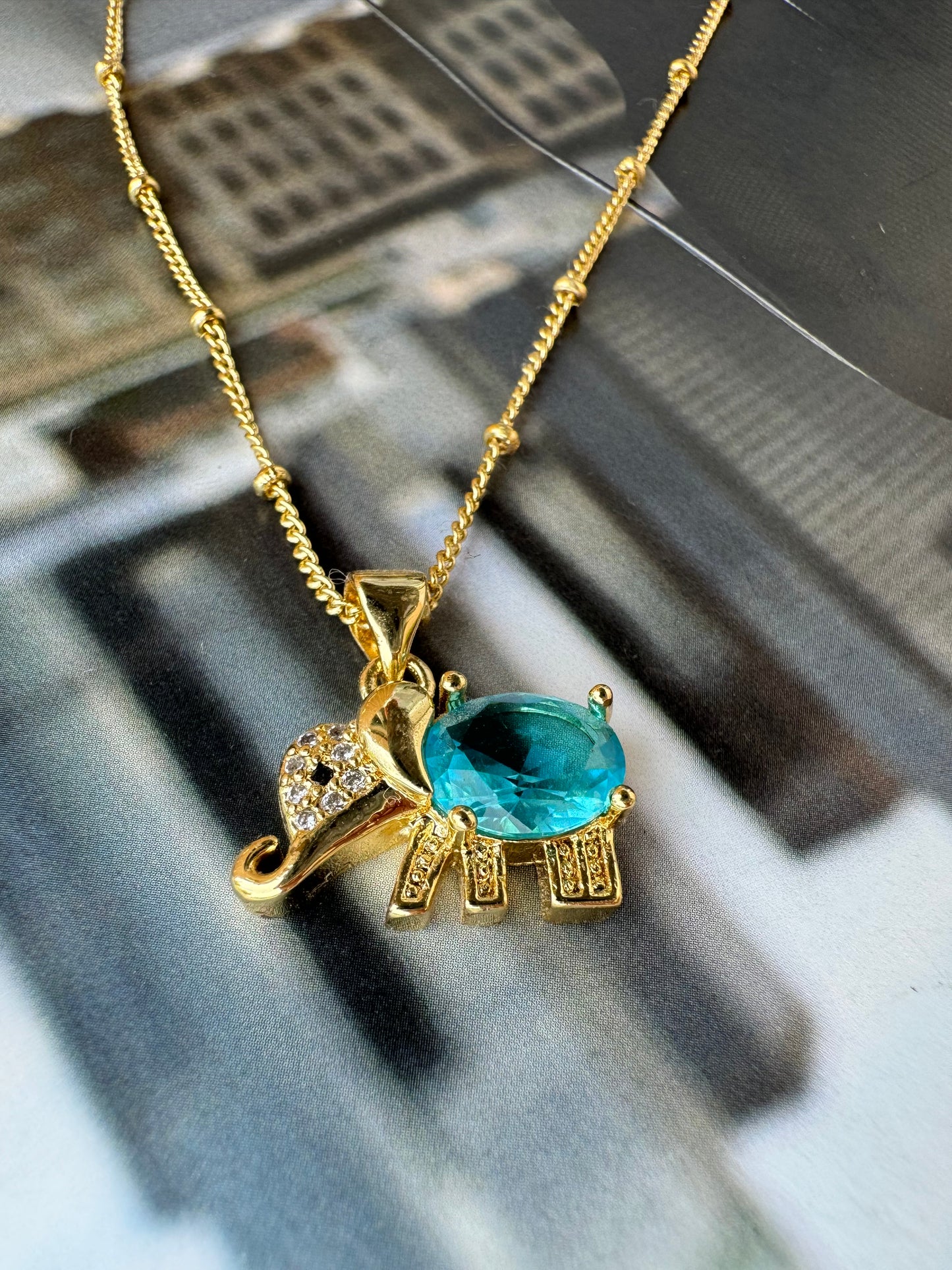 Collar Elefante con Cristal Azul / Heylola