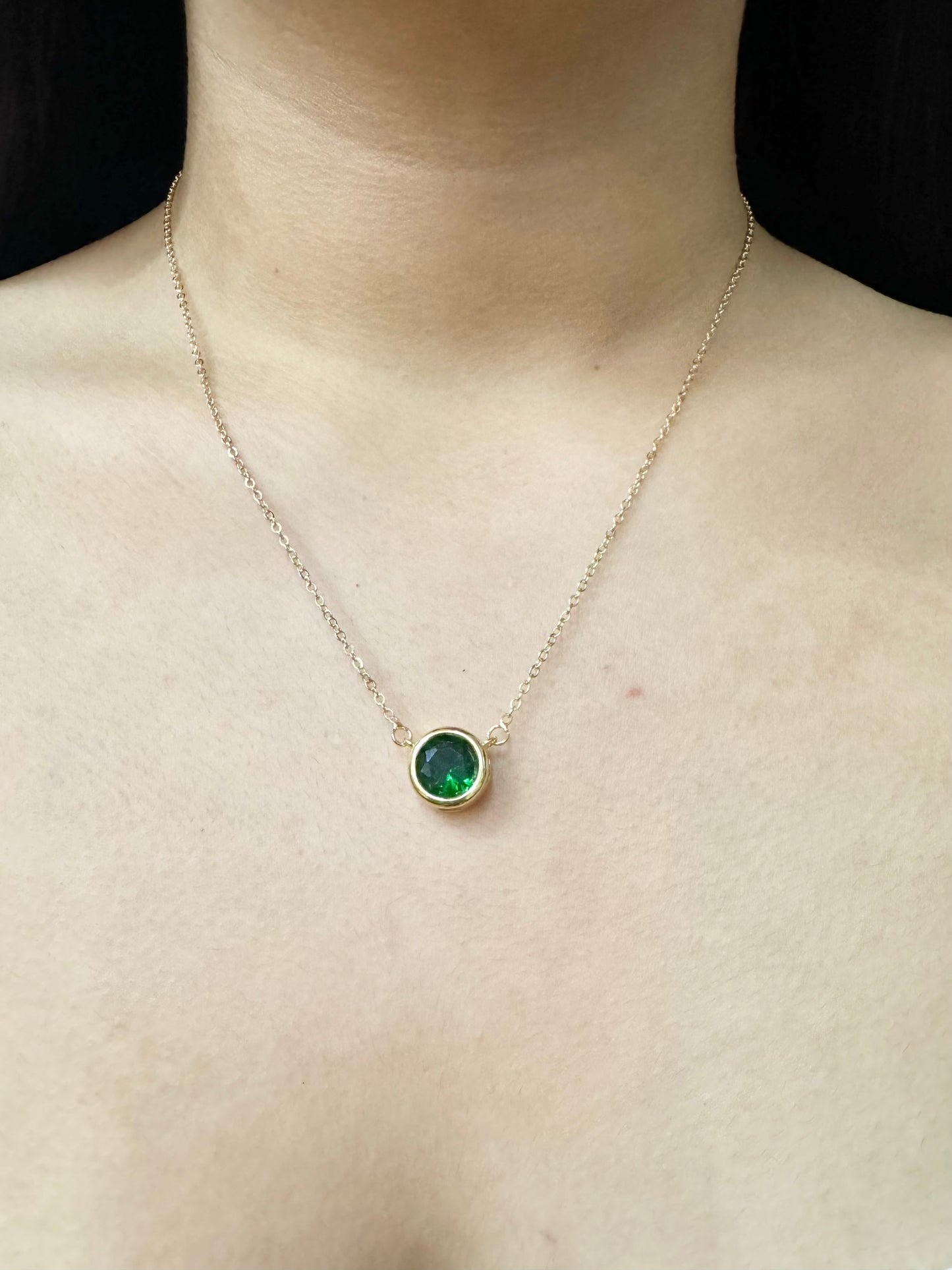 Collar con Dije Circular Chapado en Oro de 18K