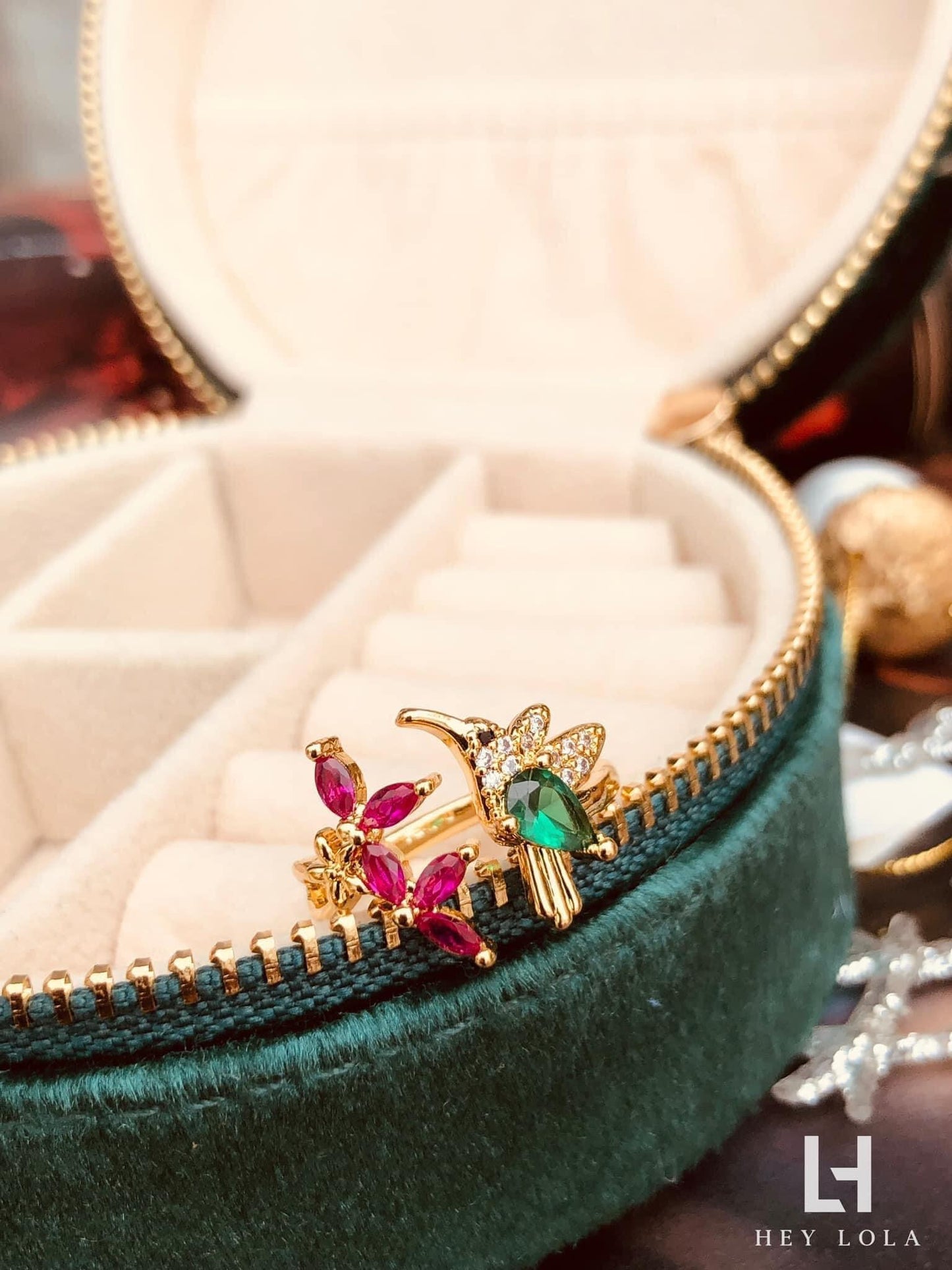 Anillos ajustables con diseño floral y gemas de colores