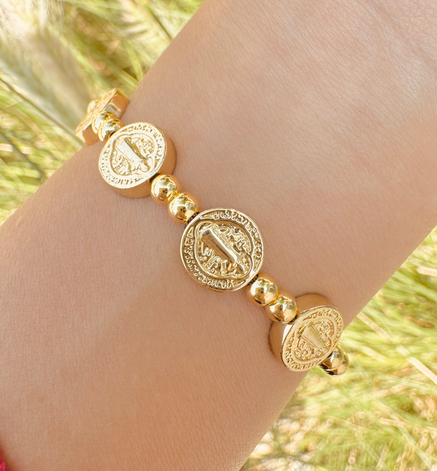 Pulseras San Benito Doradas