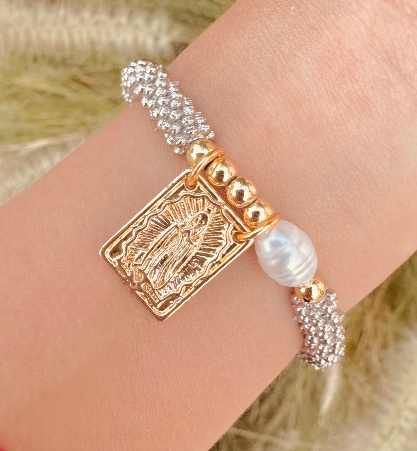 Pulseras Religiosas con Medalla Virgencita y San Benito Perlas Naturales