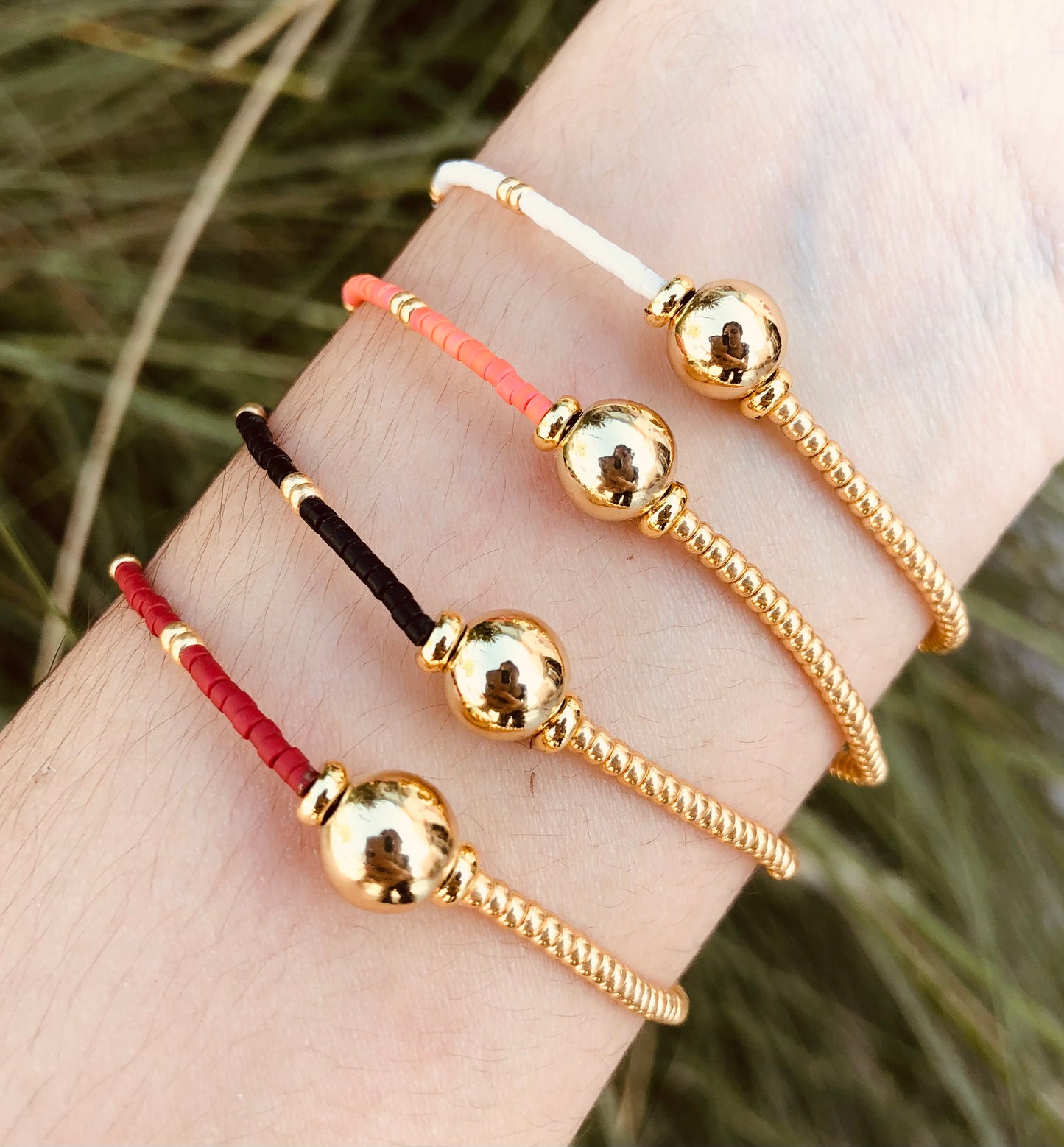 Pulseras Minimalistas con Detalle Dorado