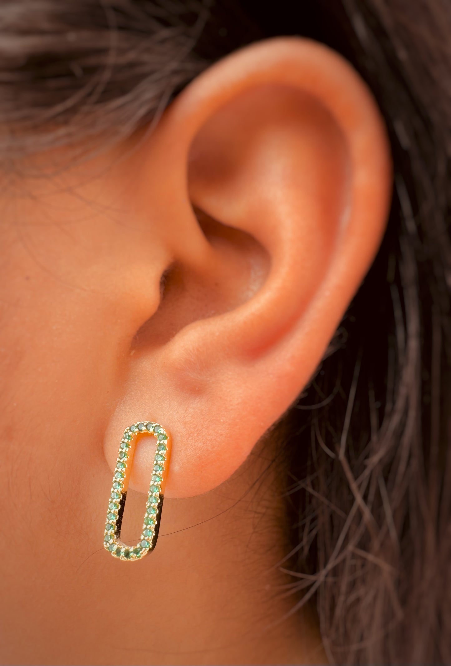 Aretes Dorados Rectangulares con Cristales Verdes