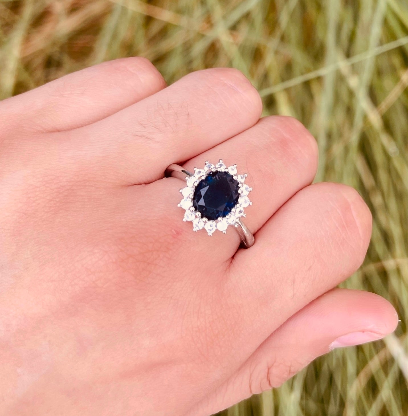 Anillos de lujo con piedras de colores y zirconias