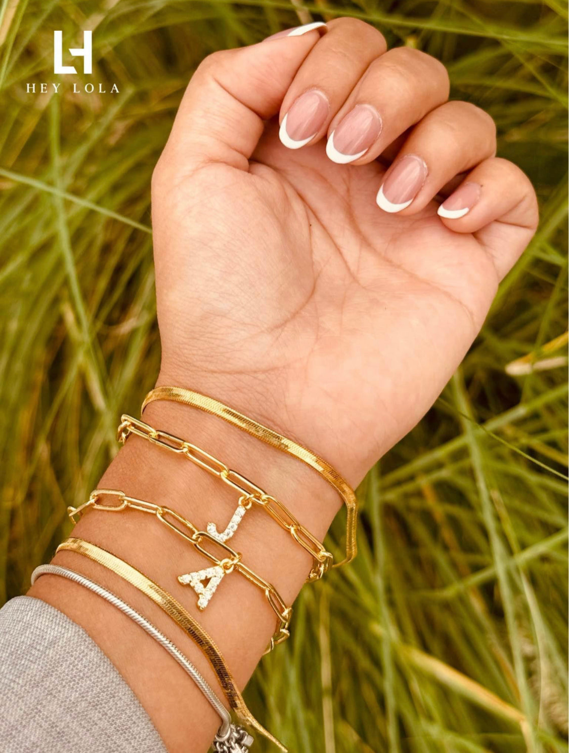 Pulseras Iniciales con brillo y Cadenas Doradas 18K