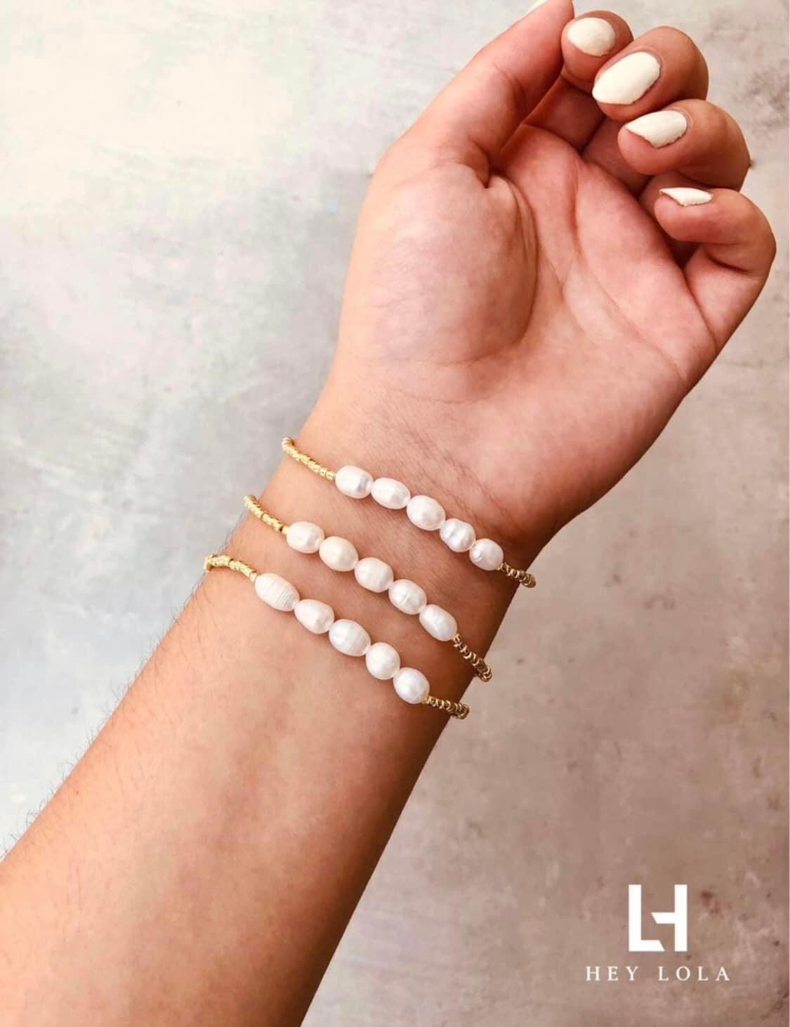 Pulsera de Perlas Cultivadas con Detalles Dorados