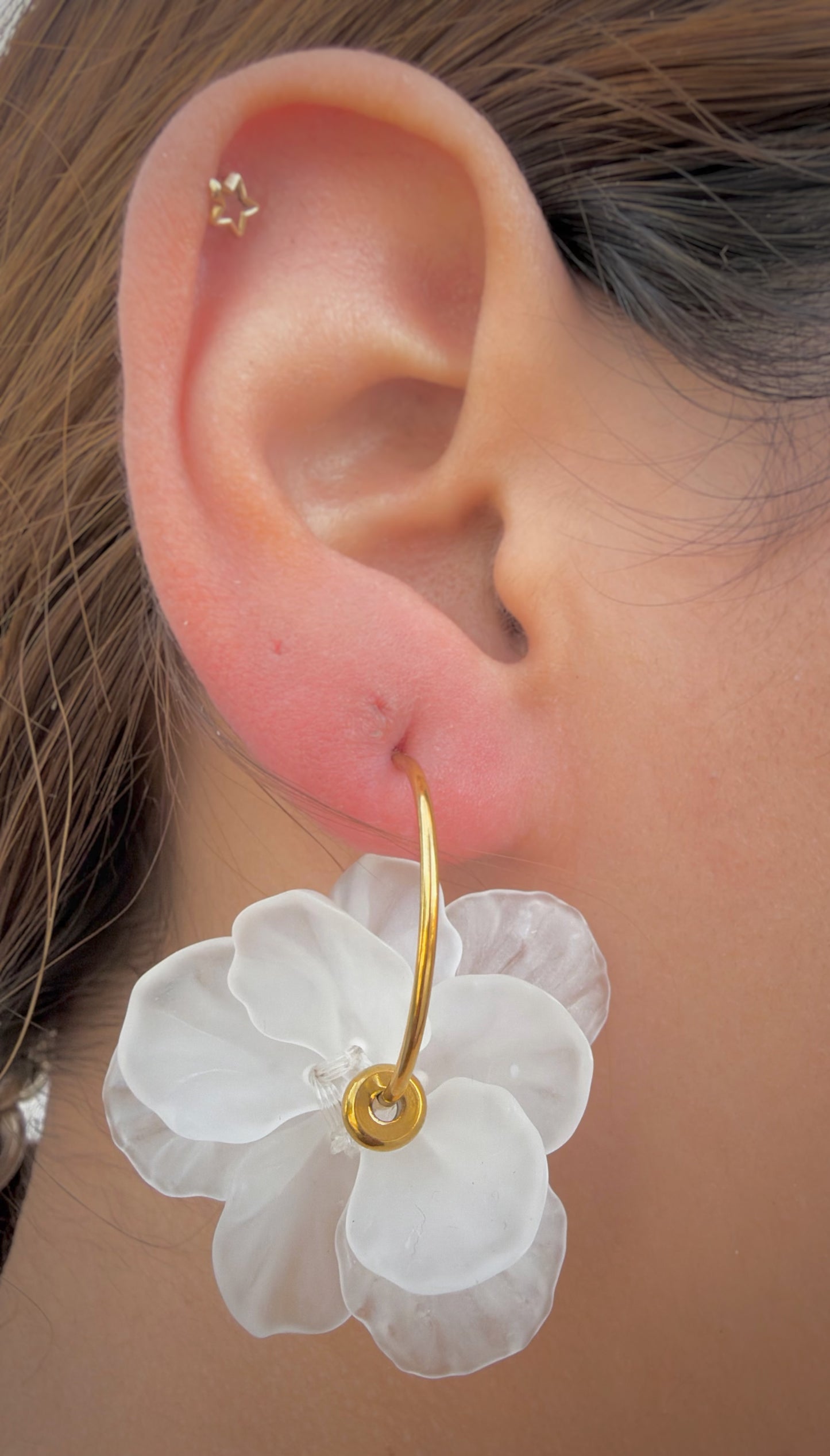 Aretes Aro Dorado con Flor