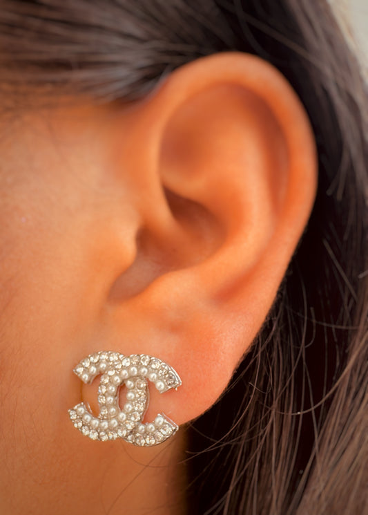Aretes Tipo “Chanel” con Perlas - Dorado y plateado
