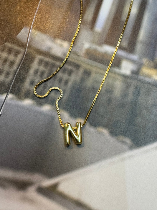 Collar Inicial Minimalista en Oro 18K
