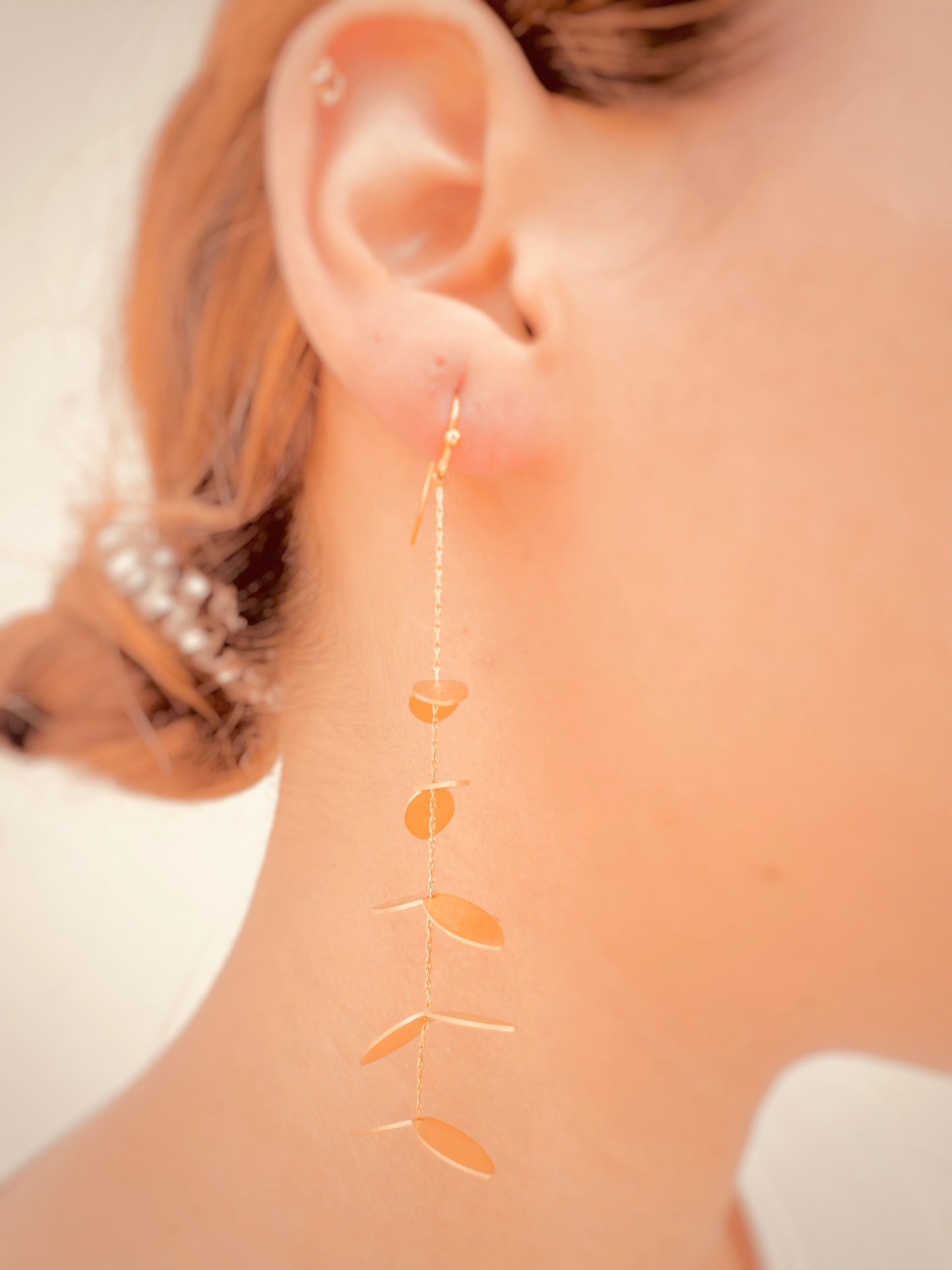 Aretes colgantes de hojas – energía natural
