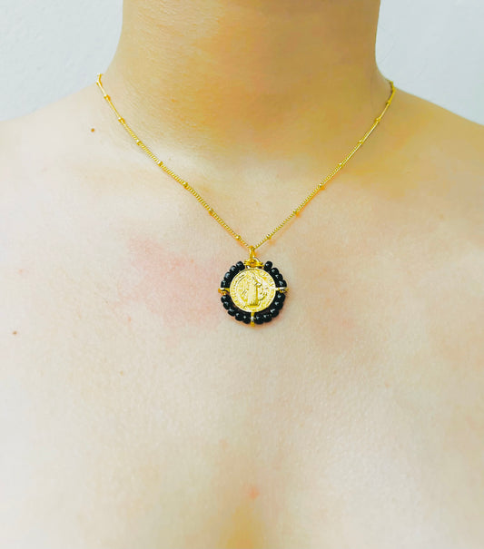 Collares Medalla de San Benito con Mostacillas