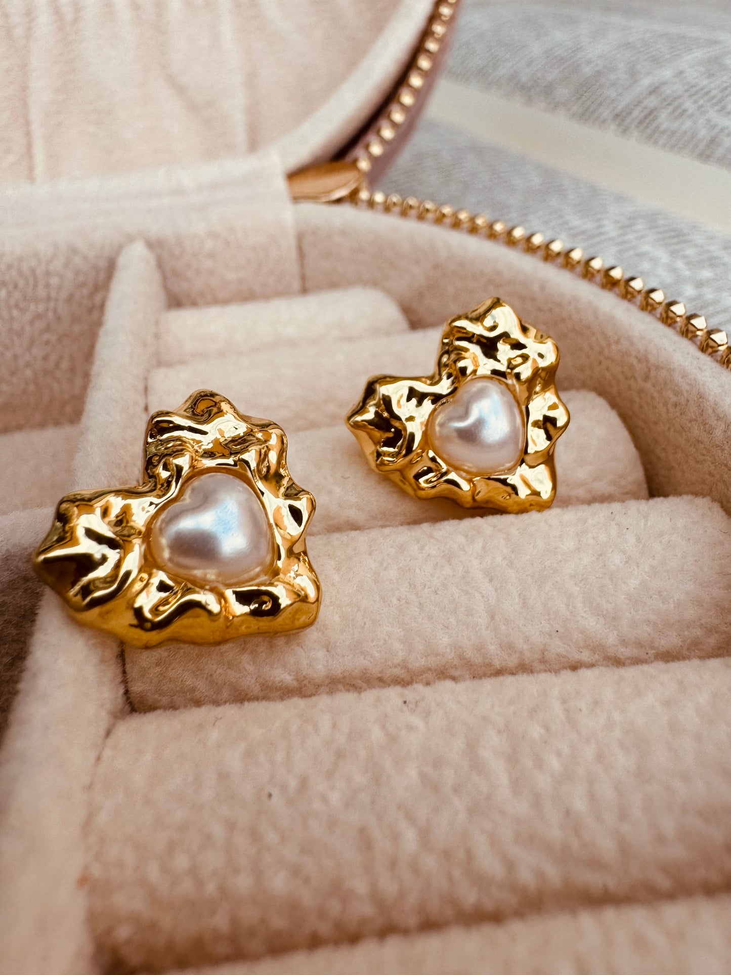 Aretes corazón con perla