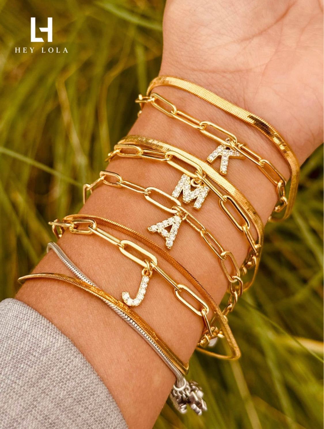 Pulseras Iniciales con brillo y Cadenas Doradas 18K