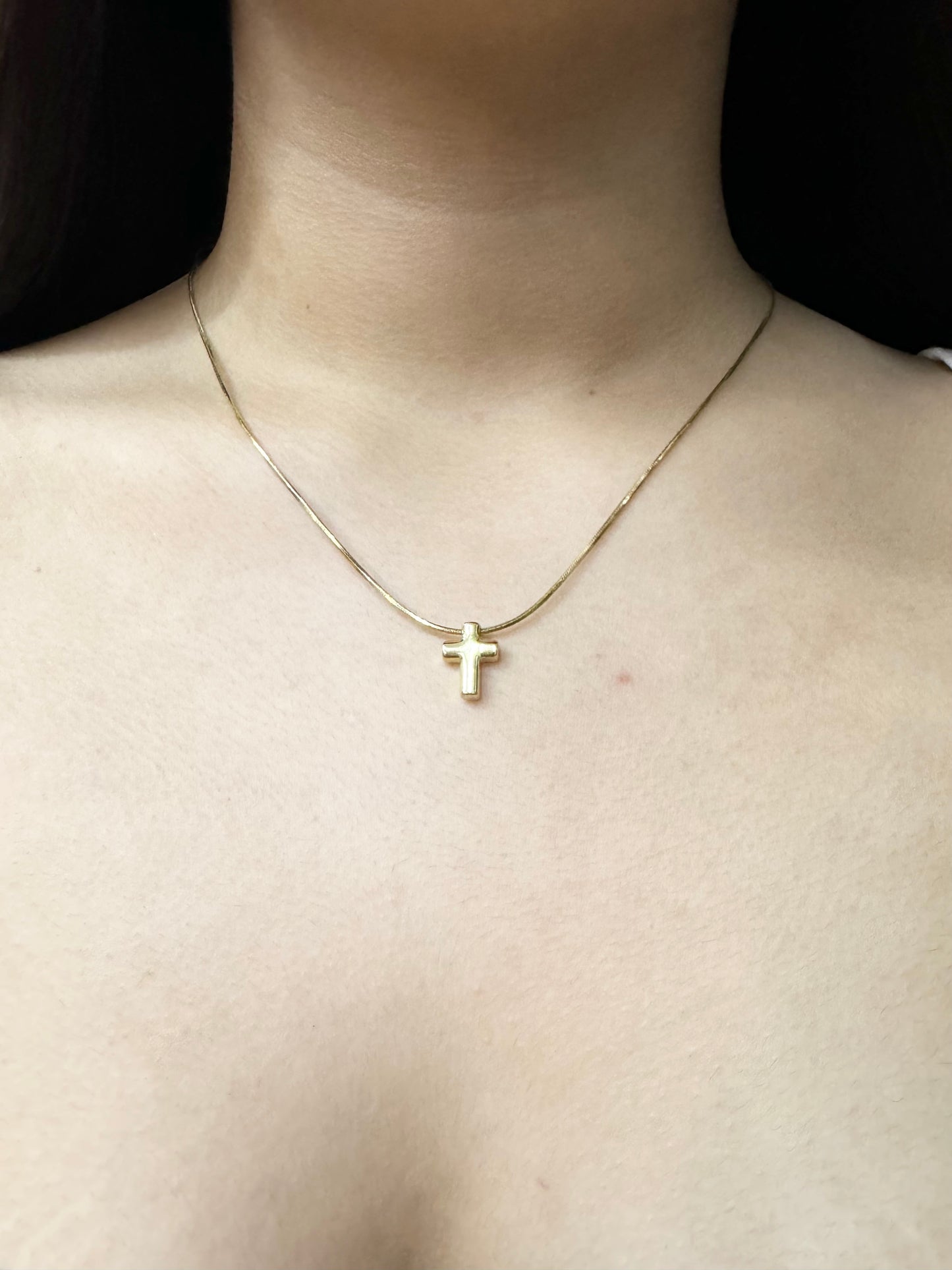 Collar Minimalista con Dije de Cruz