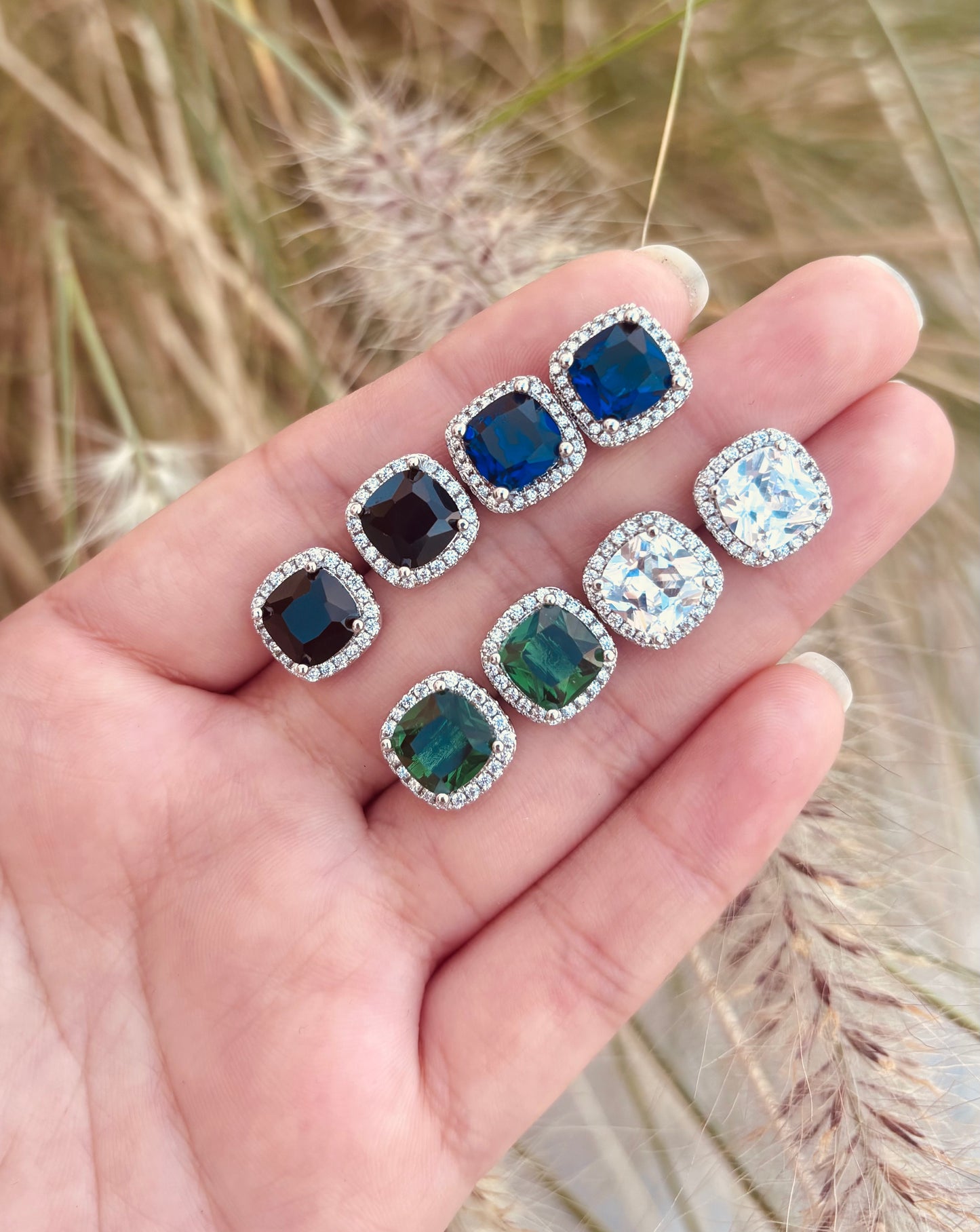 Aretes tipo stud con zirconia central