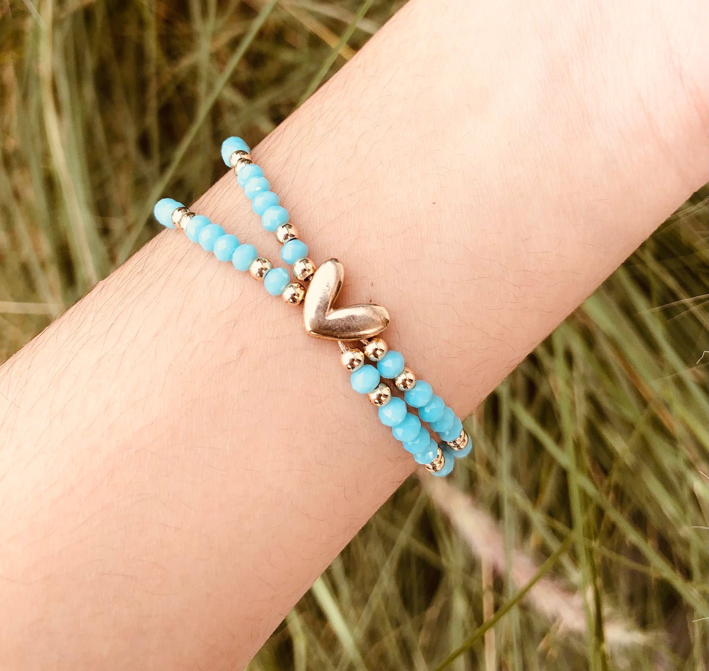 Pulseras de cuentas con dije de corazón chapado en oro