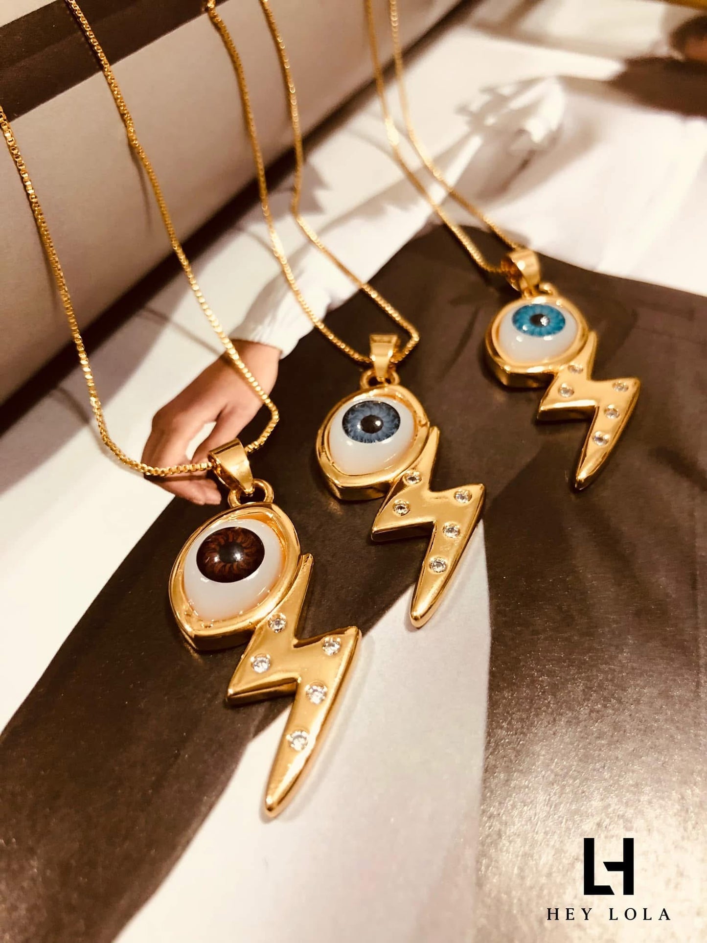 Collar Ojo Protector con Rayo