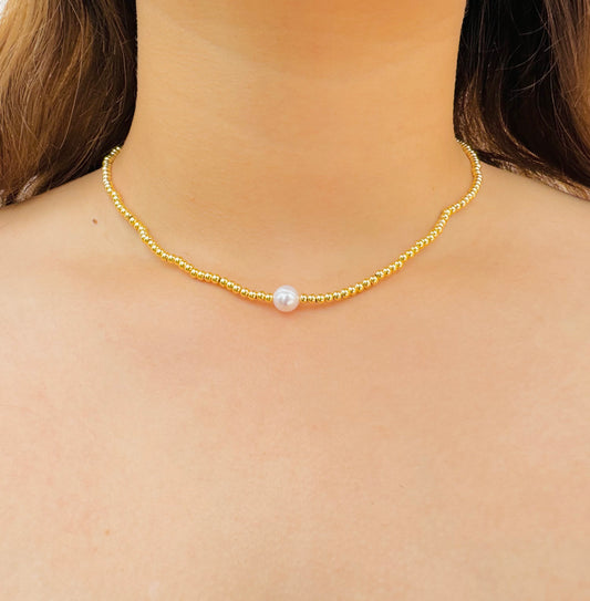 Collar de Perlas y Esferas Doradas / Heylola