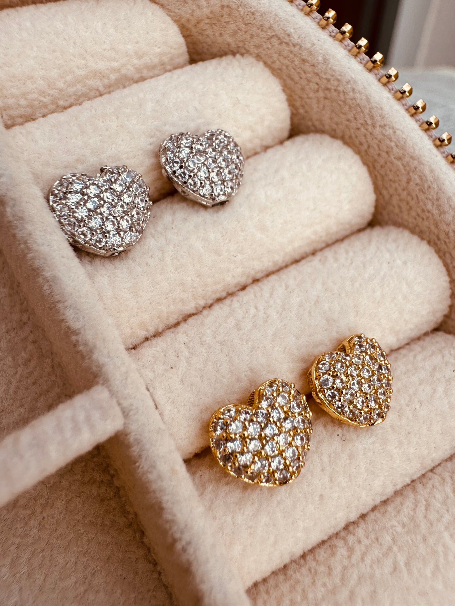 Aretes corazón con zirconias