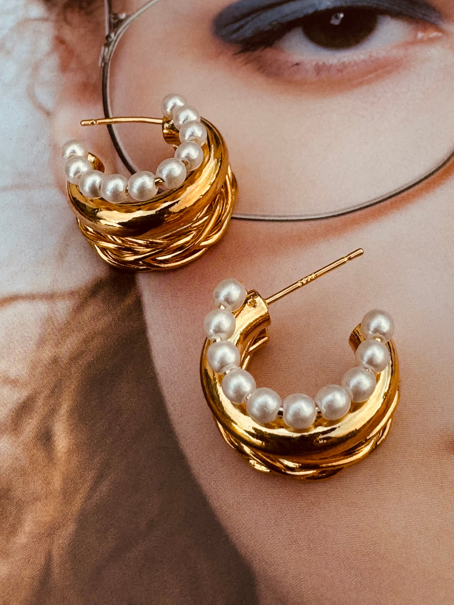 Aretes Dorados con Perlas