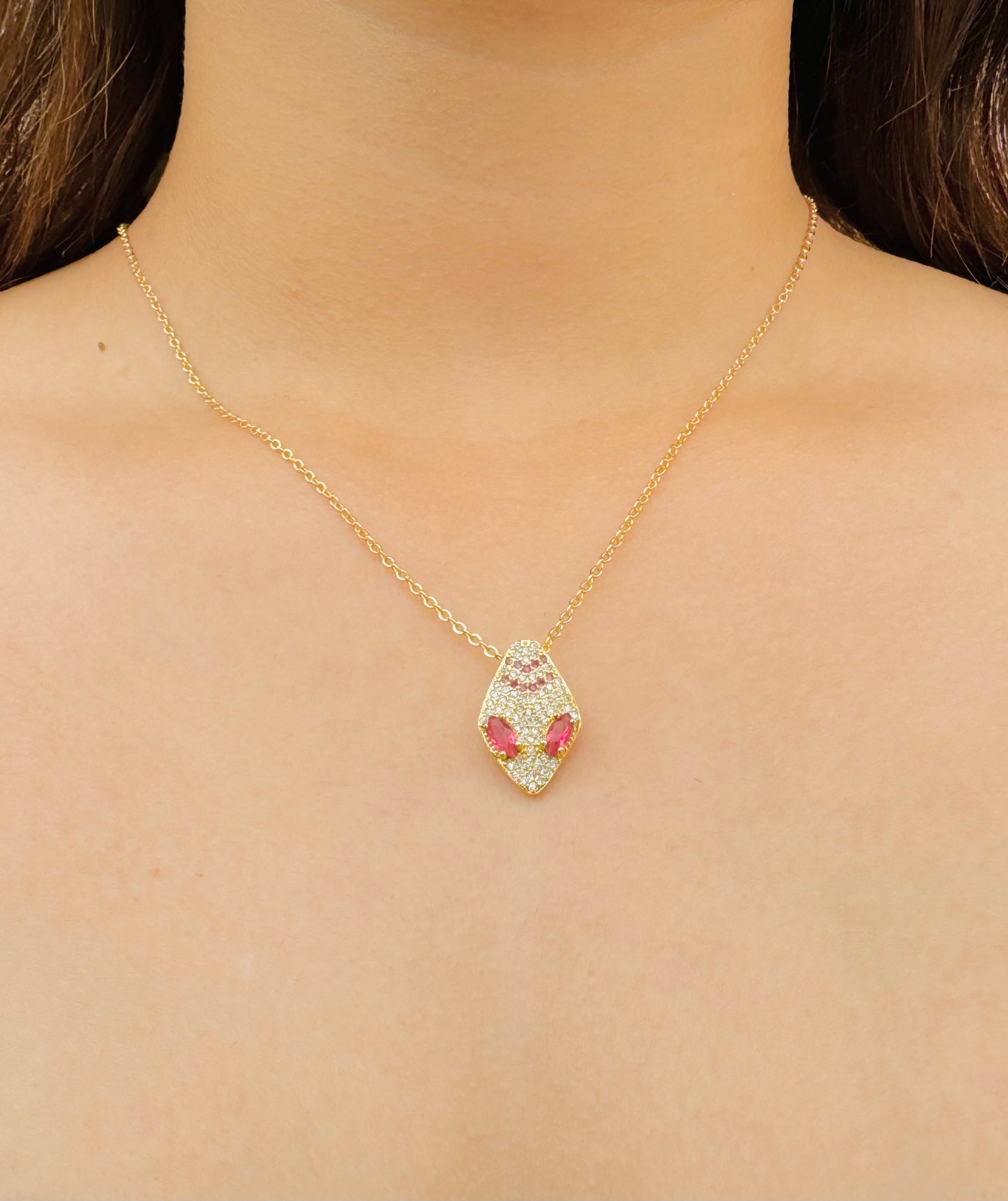 Collar Cobra Elegante con Zirconia