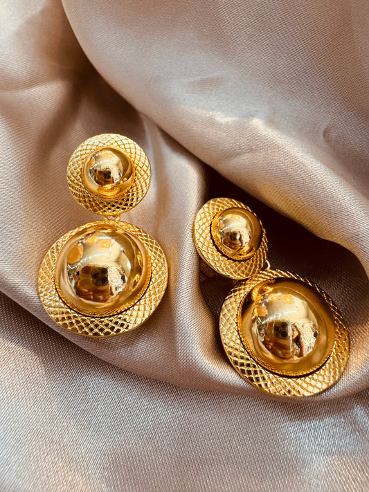 Aretes Dorados con Diseño Geométrico