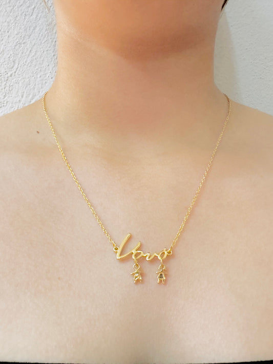 Collar “Love” con niño y niña