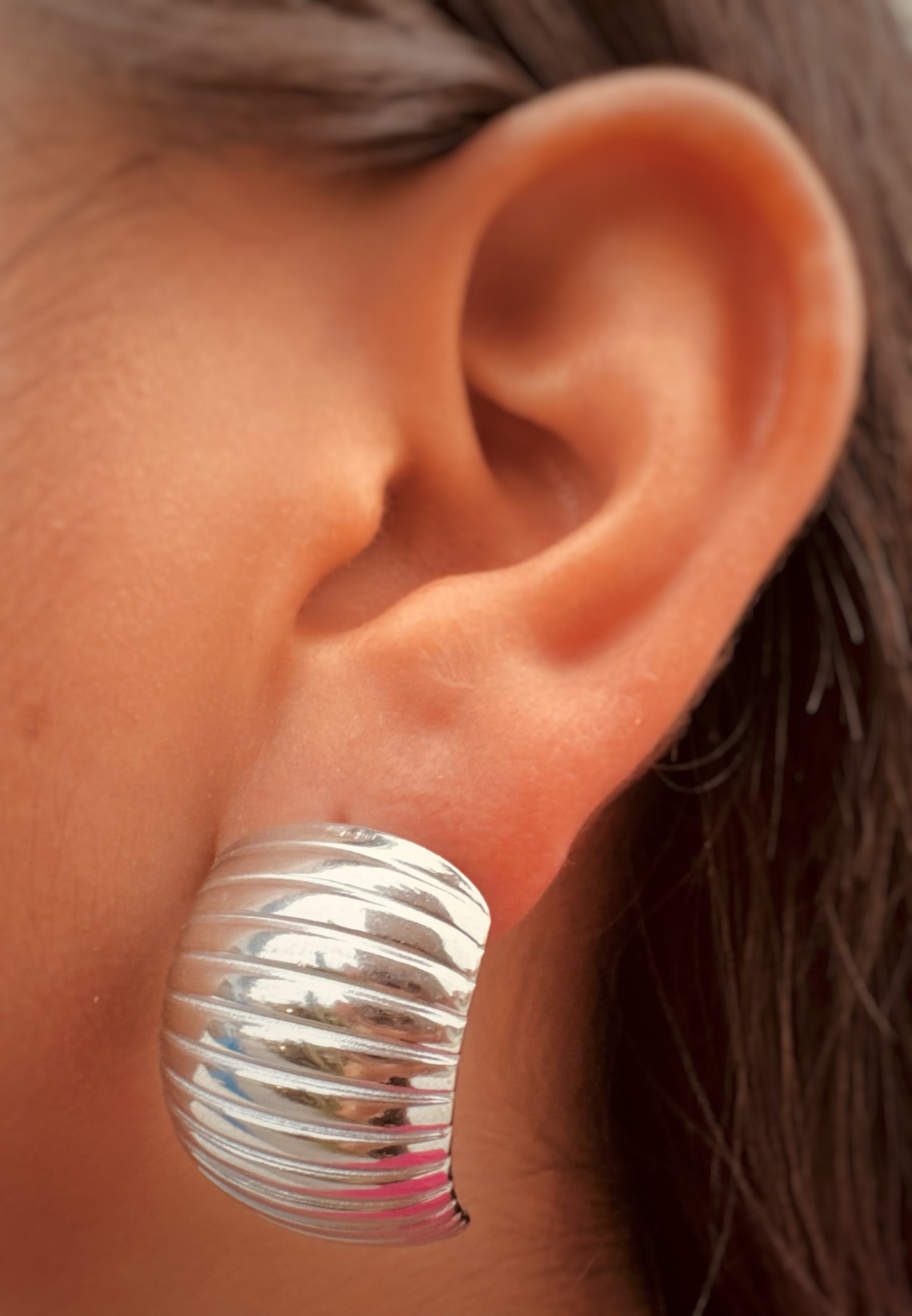 Aretes Envolventes Dorados y Plateados