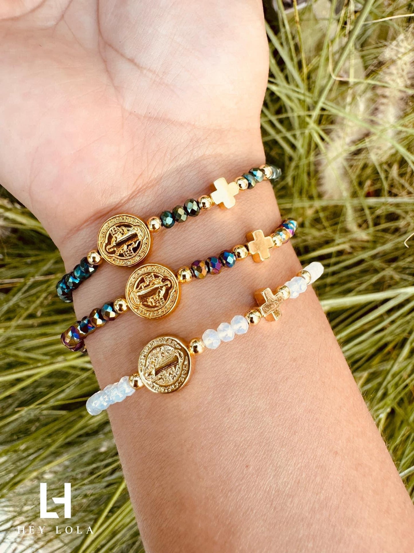 Pulseras de San Benito con Cuentas Facetadas y Cruz Dorada