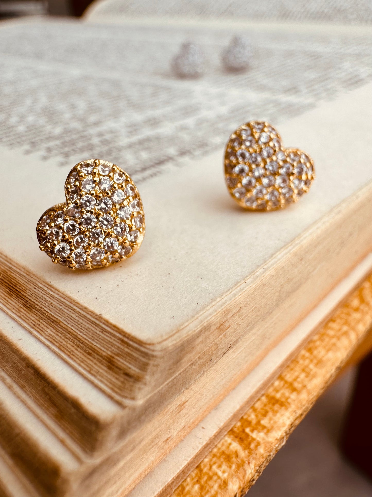 Aretes corazón con zirconias