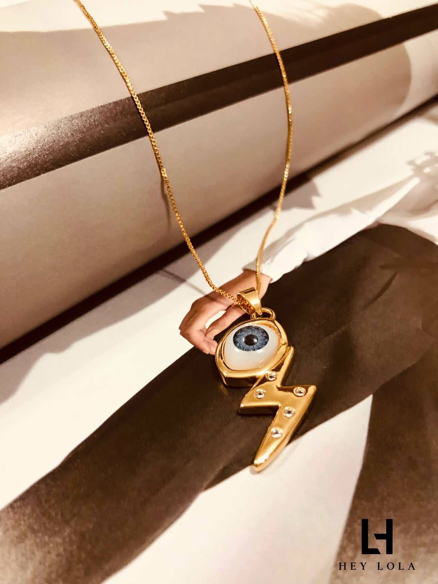 Collar Ojo Protector con Rayo