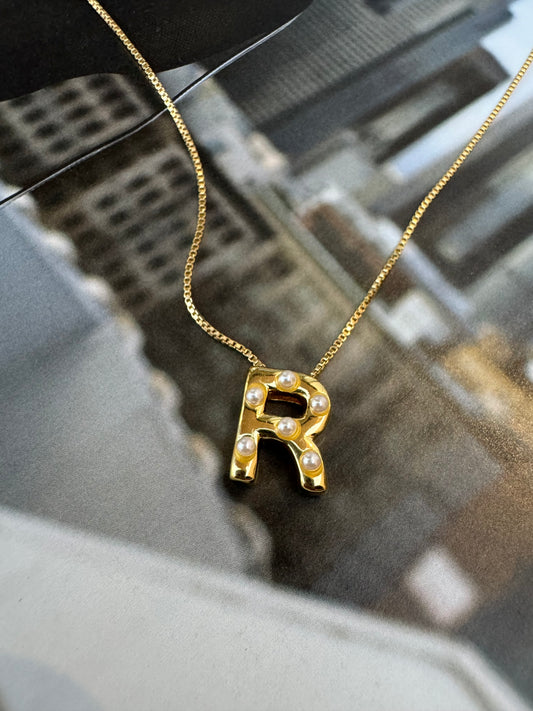 Collar Inicial con perlas