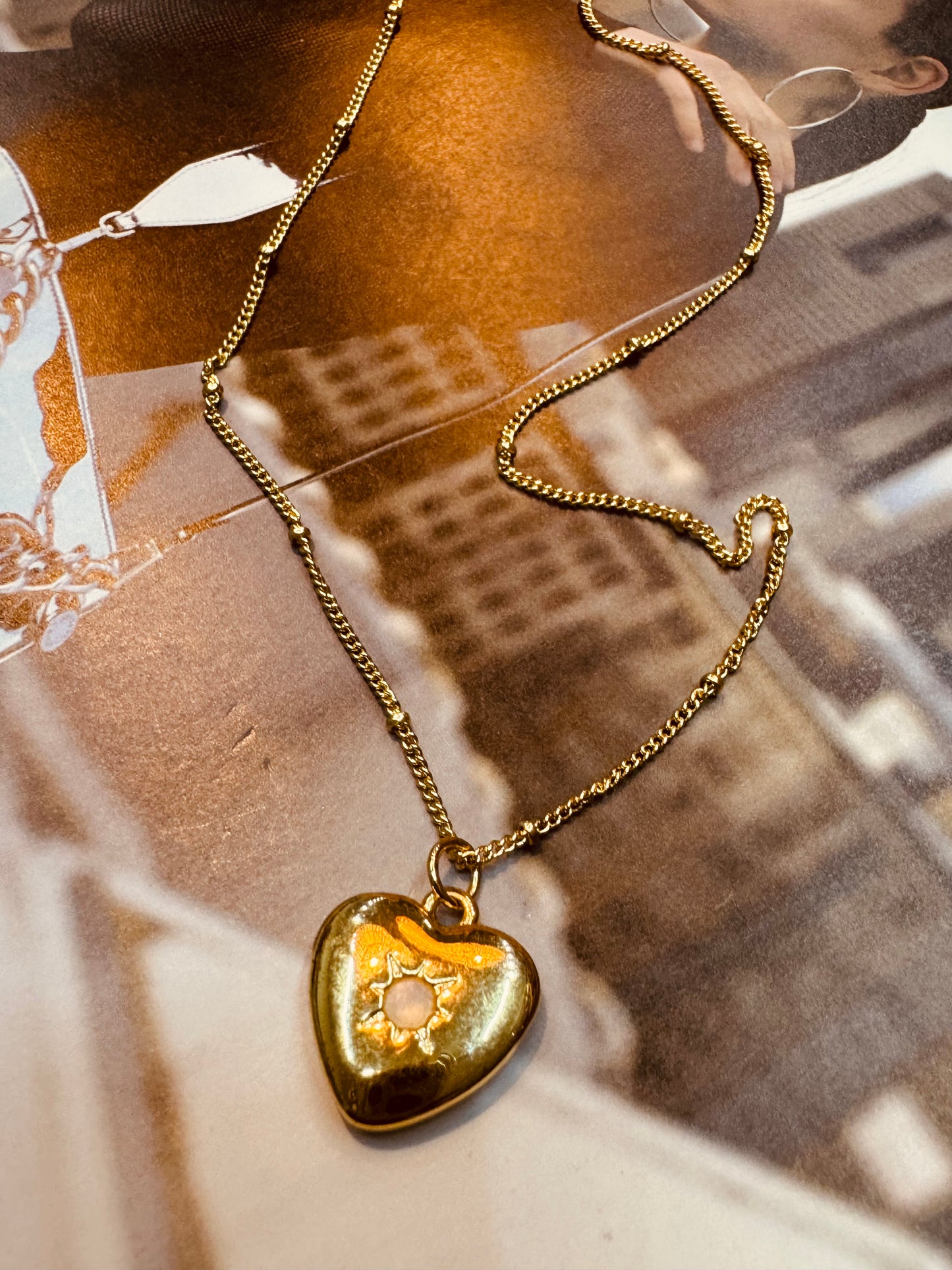 Collar Corazón Radiante Chapado en Oro 18K