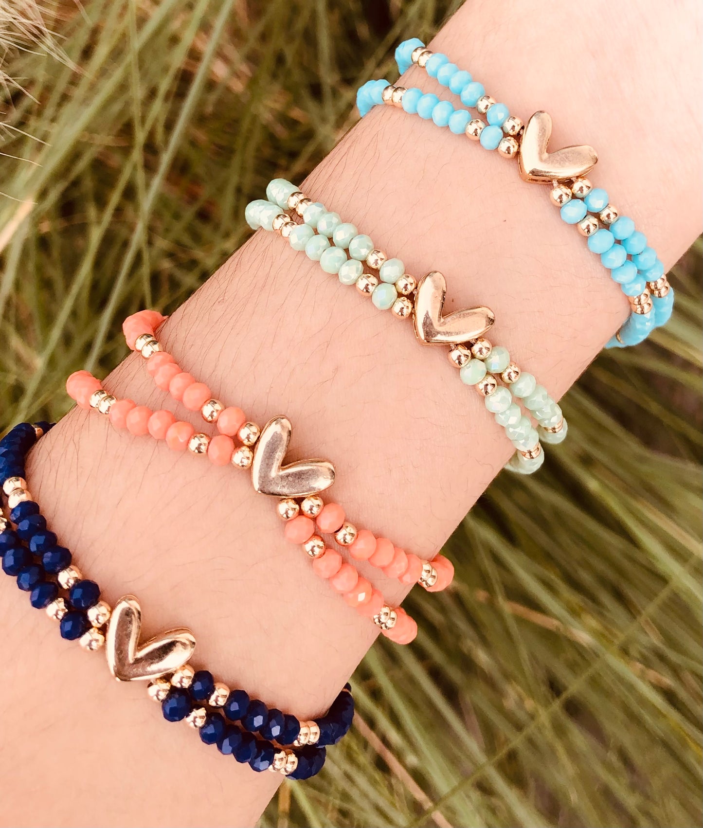 Pulseras de cuentas con dije de corazón chapado en oro