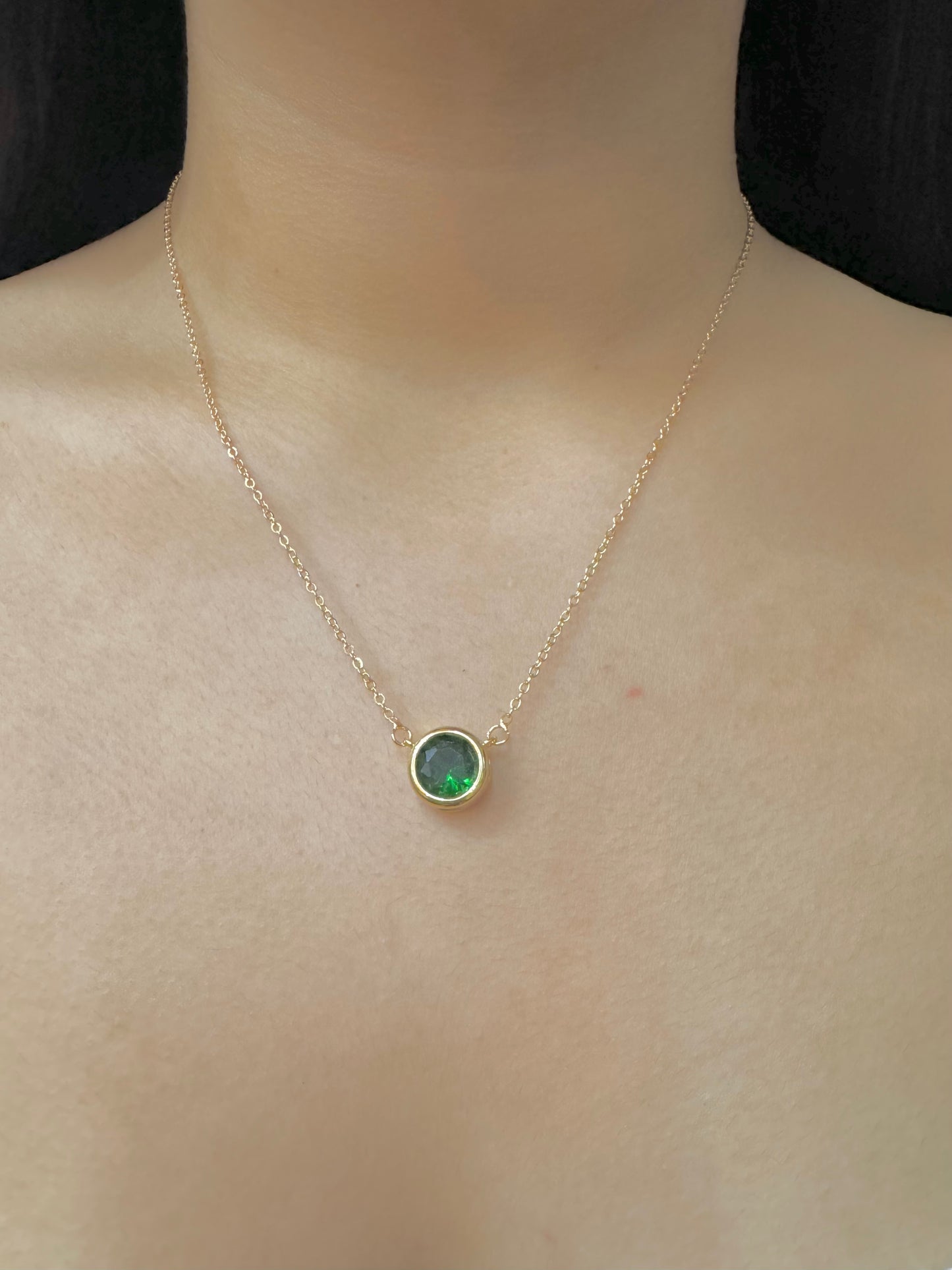 Collar con Dije Circular Chapado en Oro de 18K