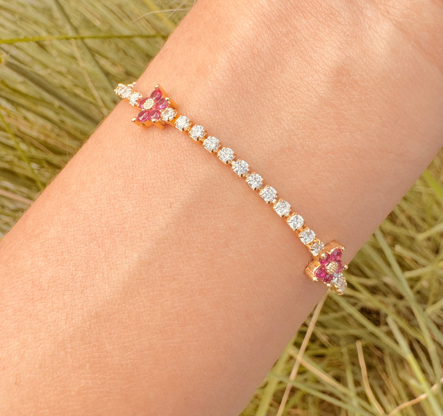 Pulseras Tipo Tennis con Detalle de Flor y Zirconias de Colores